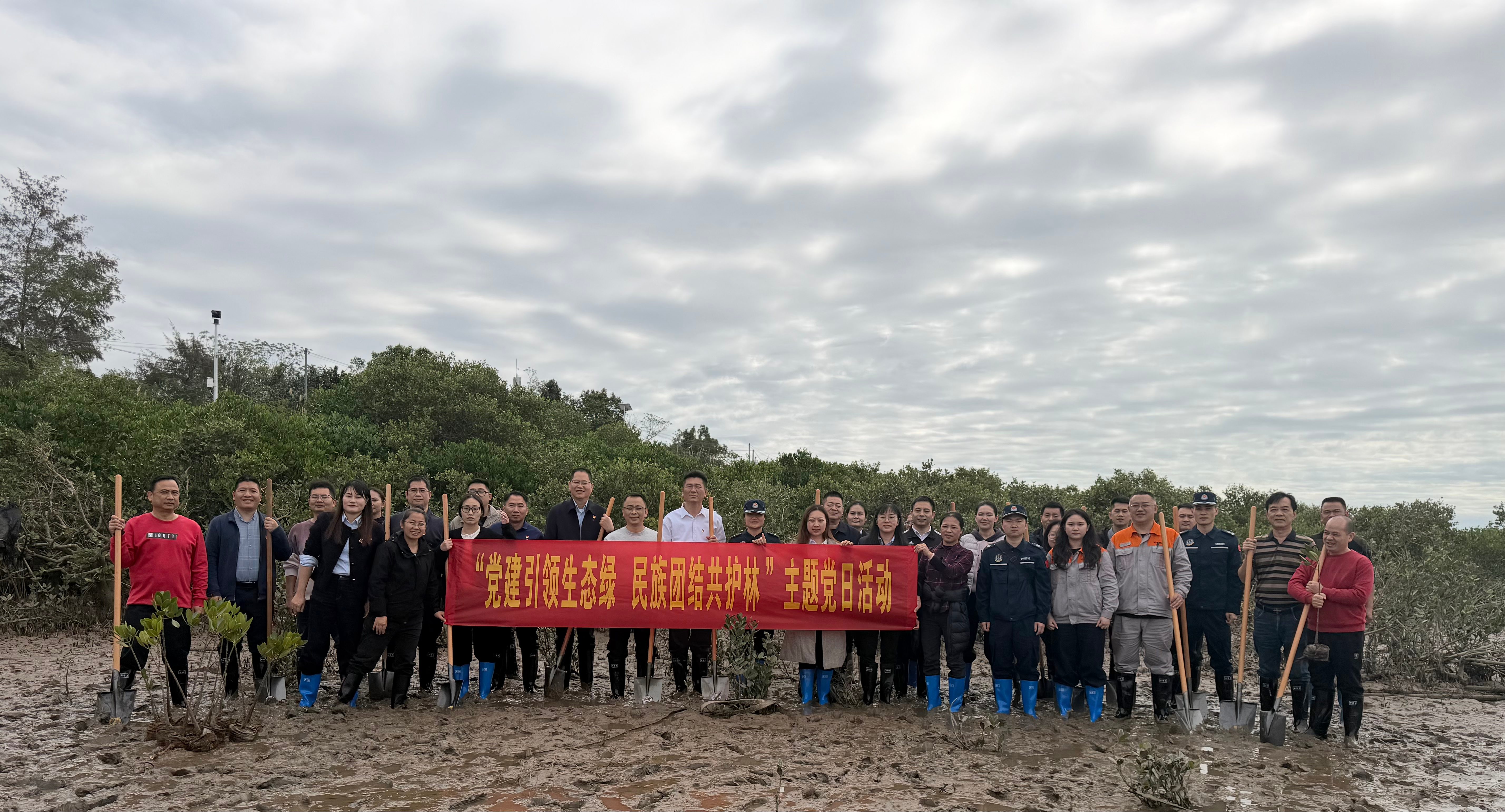 绿色LEYU.COM-乐鱼(中国)“森”呼吸 人与自然“林”距离 ——记LEYU.COM-乐鱼(中国)公司党委植树节主题党日活动