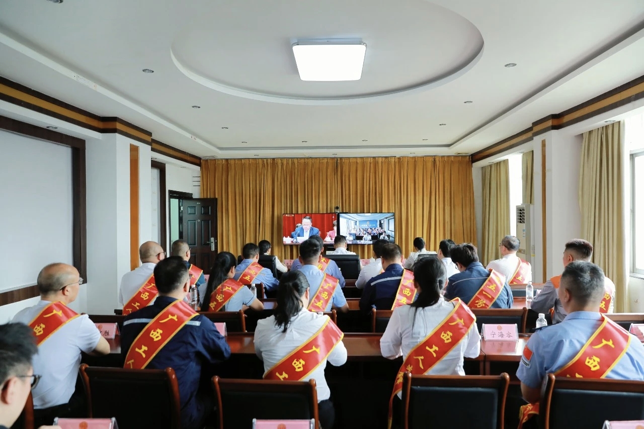 2026年庆祝“五一”国际劳动节暨五一劳动奖表彰大会防城港分会场.jpg